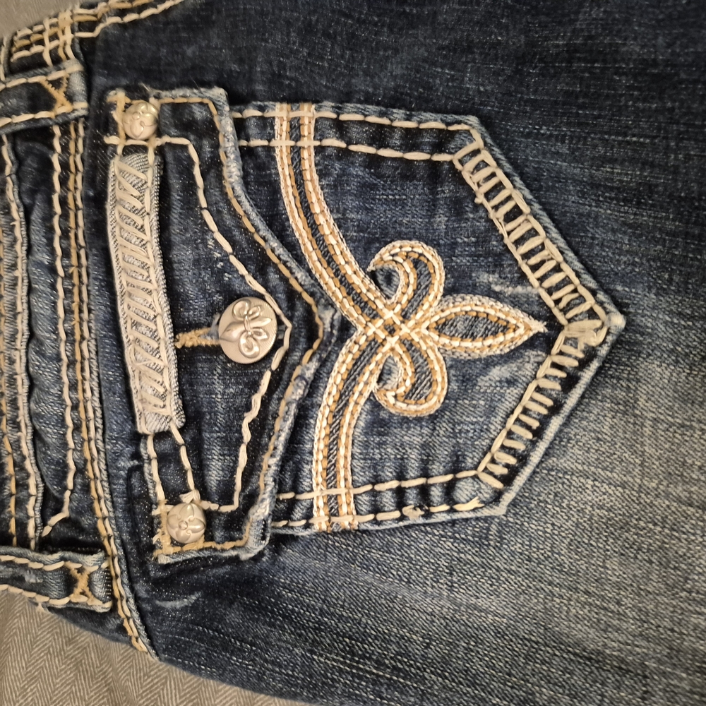 Stylish Blue Jeans - Picture 11 of 12